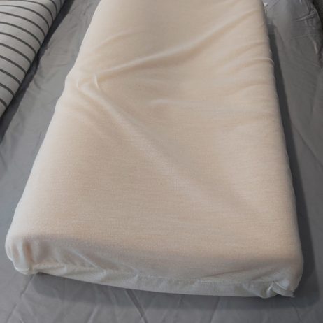 Anatomický polštář DREAMPUR® Grey dots profilovaný 30x50cm - VÝSTAVNÍ KUS