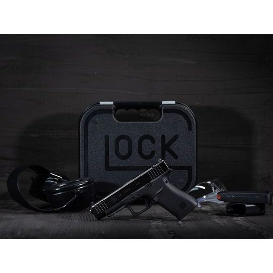 Glock 48 MOS s railem a kolimátor RMSc Shield