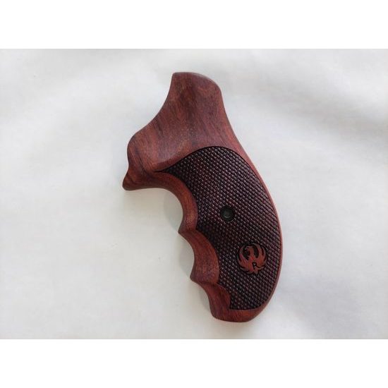 Střenky KSD Ruger SP101 rosewood s logem 2