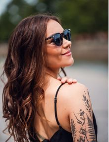 Elea V Black