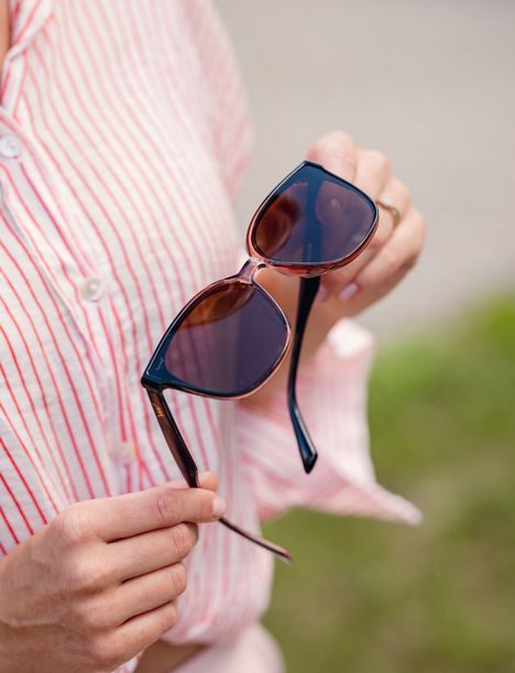 Trisha Vertical Brown