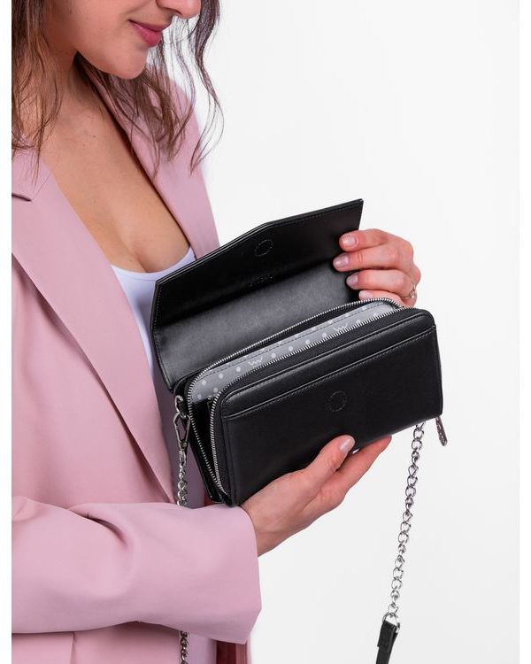 Bessy Black