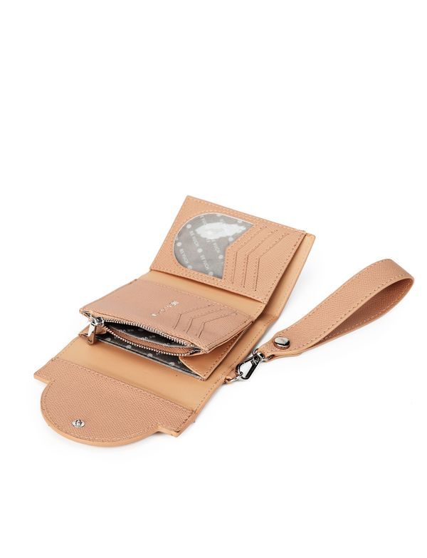 Femke Beige