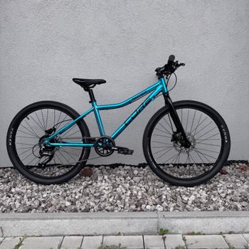 Dětské kolo Core Nipper 24" , jednopřevodník, hydraulické brzdy MT-200, chromovaný modrý, 2026