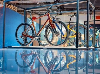 Trendy v cyklistickém vybavení pro sezónu 2025