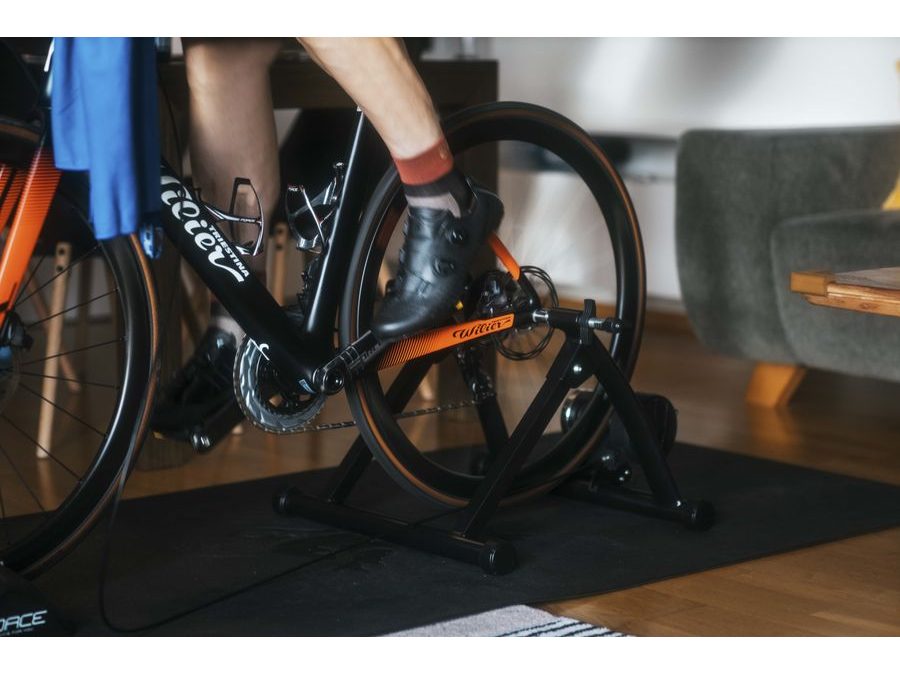 trenažér FORCE DRILL MAGNETIC 400watt Fe, černý