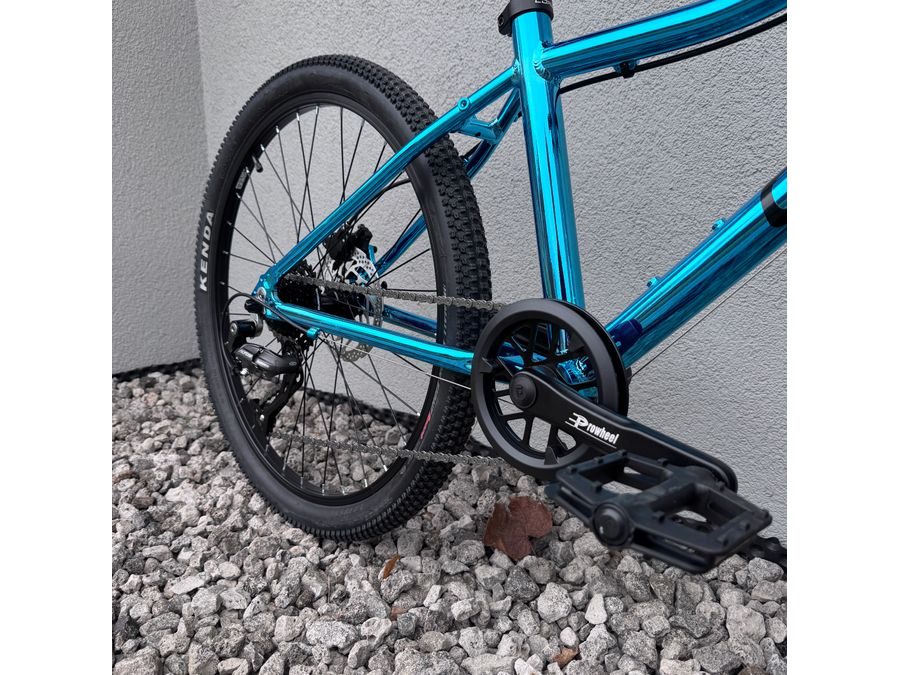 Dětské kolo Core Nipper 24" , jednopřevodník, hydraulické brzdy MT-200, chromovaný modrý, 2026