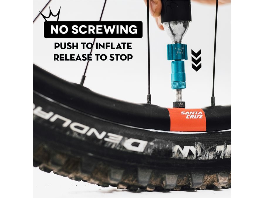 Kit CO2 bombičky a hustilka PEATY'S HOLESHOT CO2 PUMPA + BOMBIČKY 2 KS - ROAD & GRAVEL (16G) - NAVY