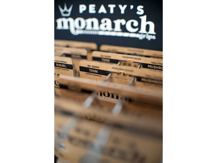Stojan PEATY'S MONARCH GRIPS POS DISPLAY - SLAT WALL