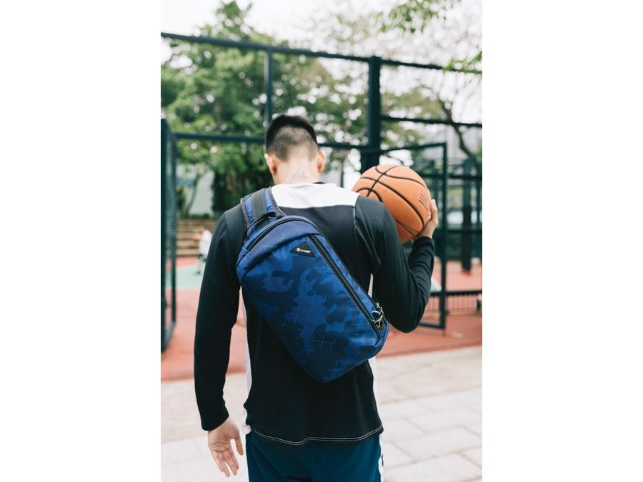 Ledvinka PACSAFE VIBE 325 SLING PACK jet black