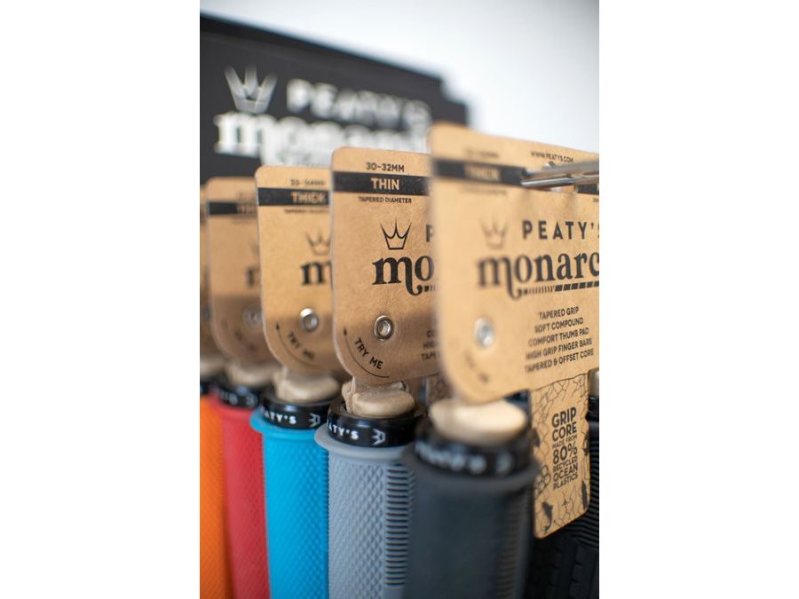 Stojan PEATY'S MONARCH GRIPS POS DISPLAY - SLAT WALL