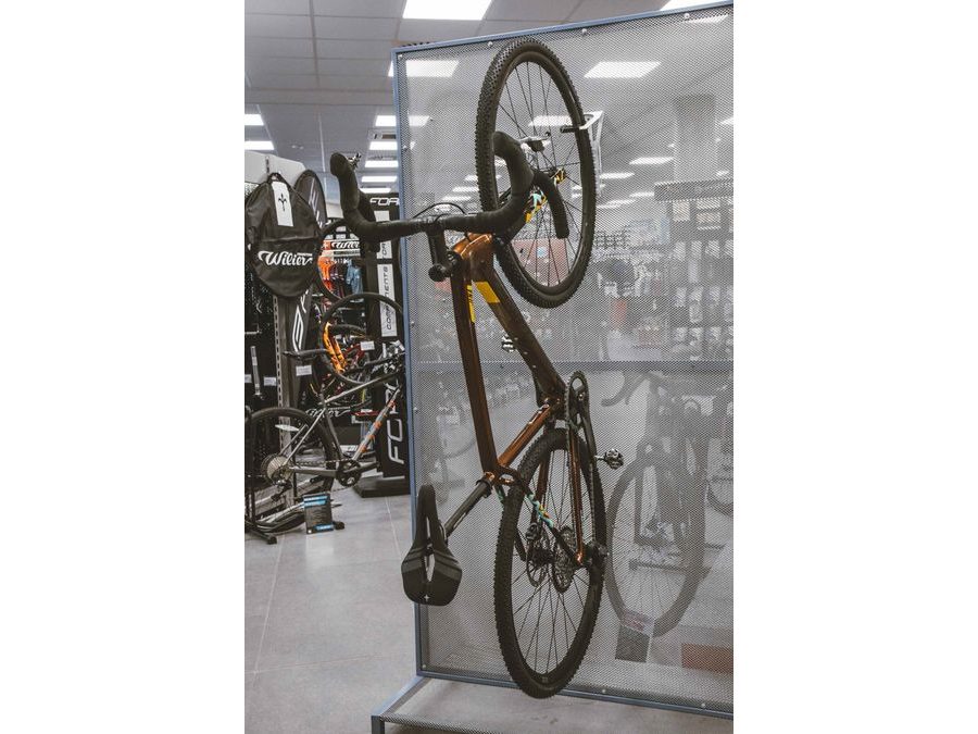 Držák kola Force na zeď za přední kolo Fe, bílý