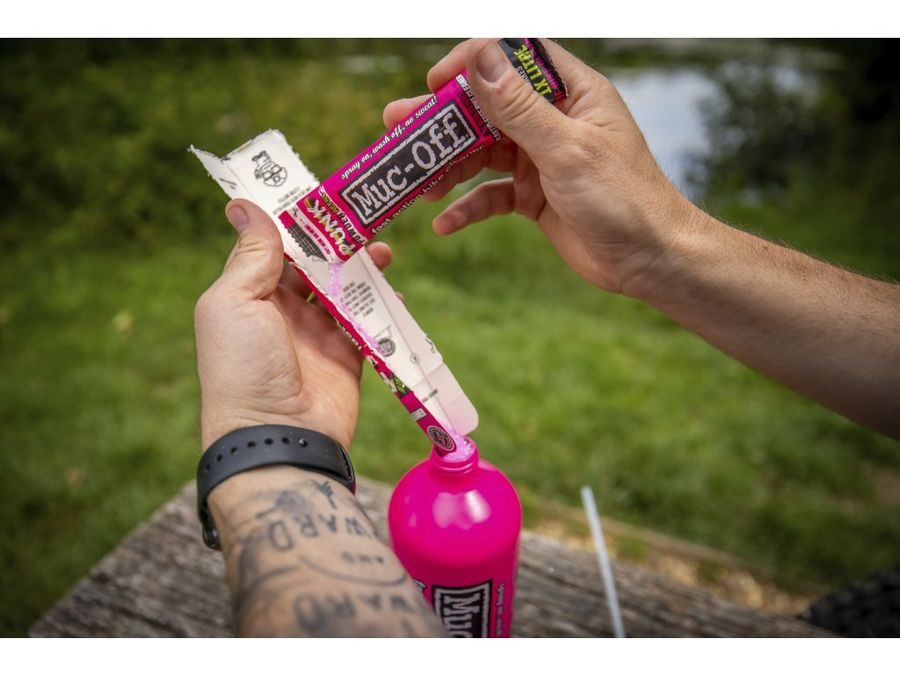 MUC-OFF PUNK POWDER REFILLS - Eko sypký čistič kol