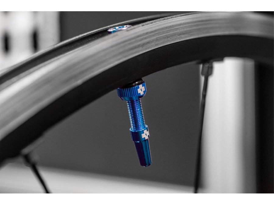 Muc-Off Sada bezdušových ventilků /Tubeless Valve Kit 44mm/Pink-Růžová