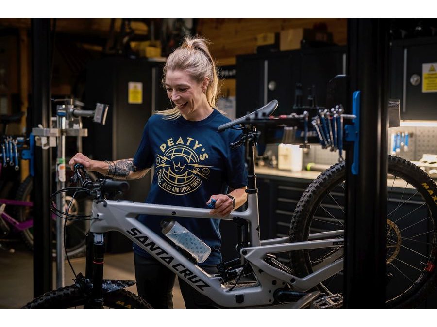 Tričko PEATY'S PUBWEAR TRIKO S KRÁTKÝM RUKÁVEM TRAILS & ALES CREST / FRENCH NAVY