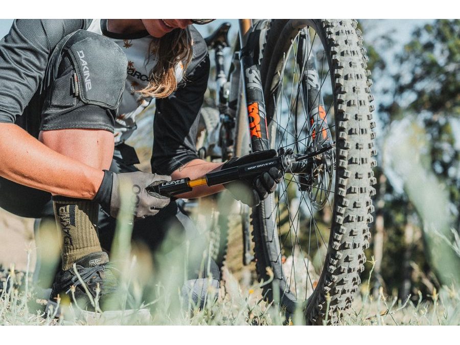 Rámová hustilka LEZYNE PUMP HAND GRIP DRIVE HV - S BLACK