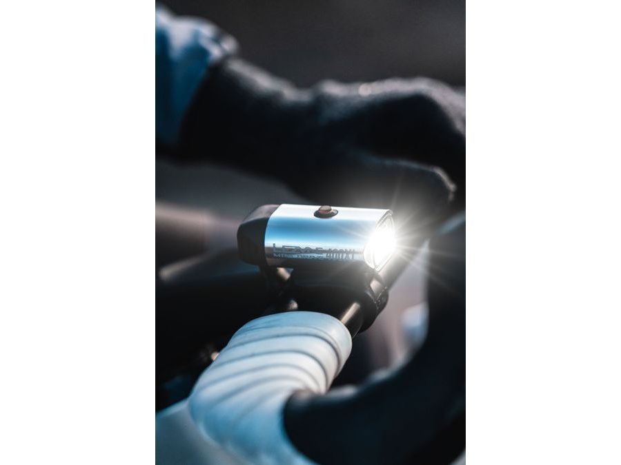 Přední světlo LEZYNE LIGHT FRONT MINI DRIVE 400XL SILVER GLOSS