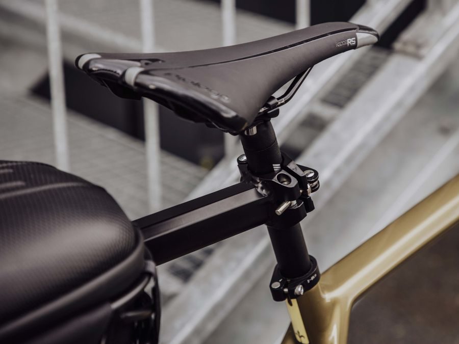 Brašna pod sedlo FORCE CRUST XL s držákem, černá