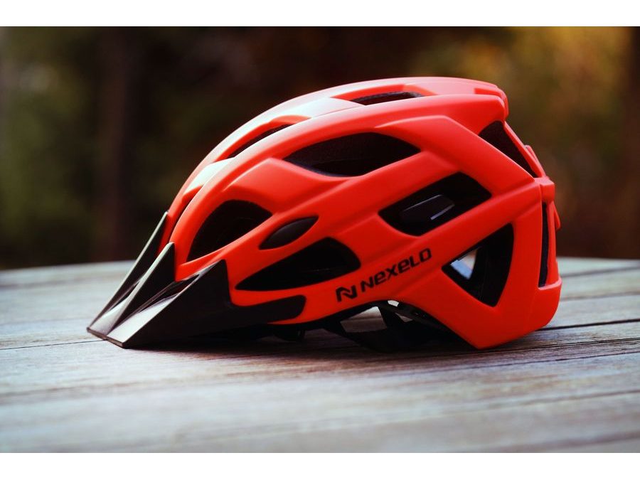 Helma NEXELO CITY, ORANŽOVO-ČERNÁ MATNÁ