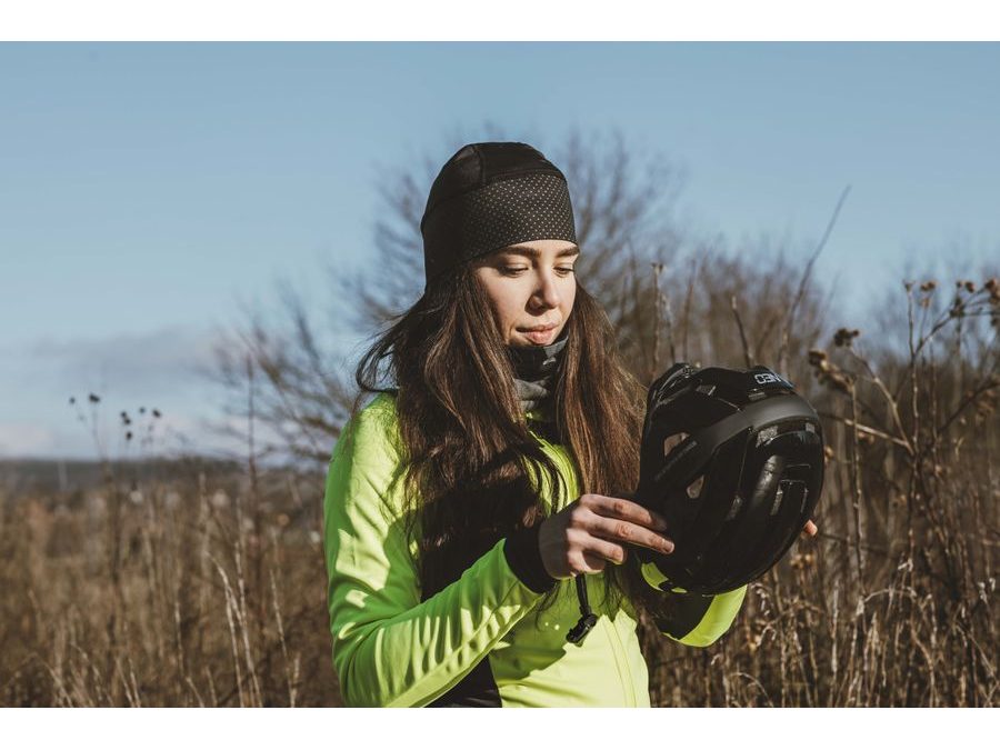 Čepice pod helmu FORCE POINTS zateplená, černá