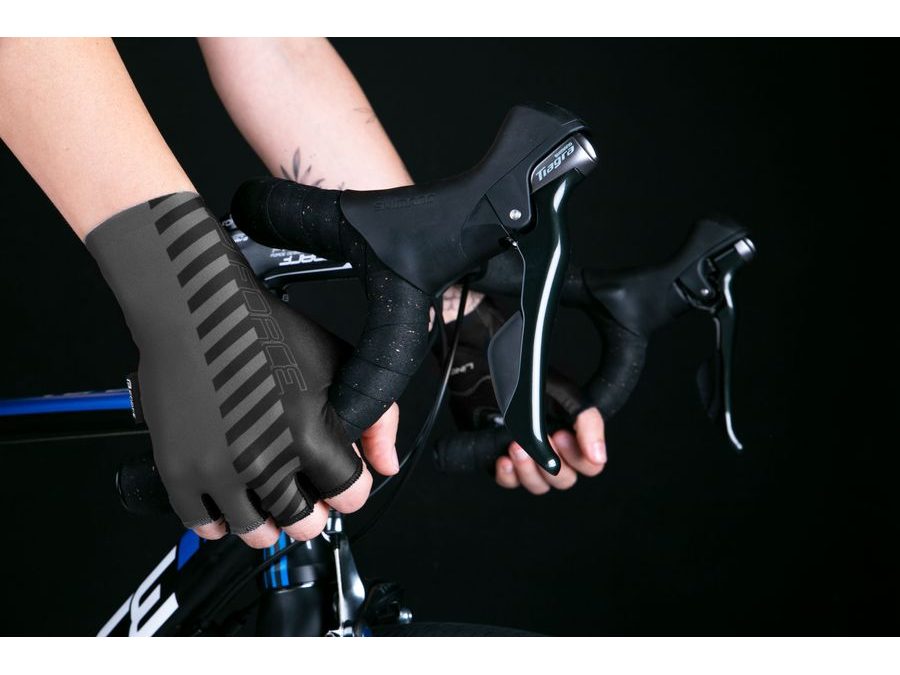 Letní krátkoprsté rukavice FORCE LINE bez zapínání, šedo-černé