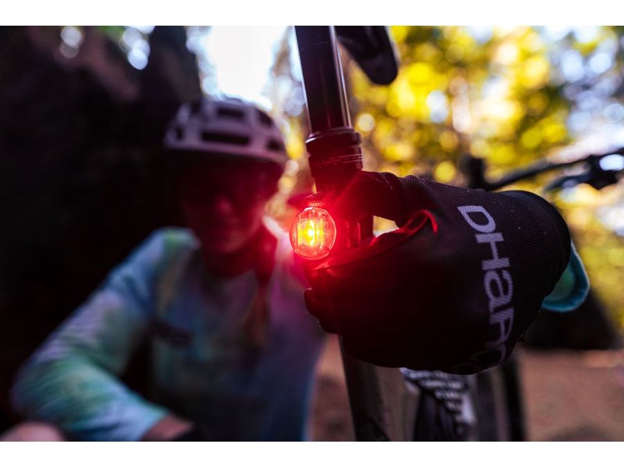 Zadní světlo LEZYNE LIGHT REAR FEMTO USB DRIVE REAR BLACK