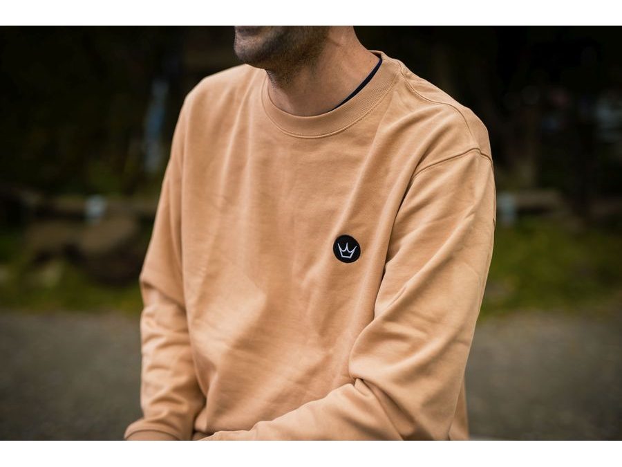 Mikina PEATY'S PUBWEAR CREW MIKINA EMBROIDERED CROWN LATTE