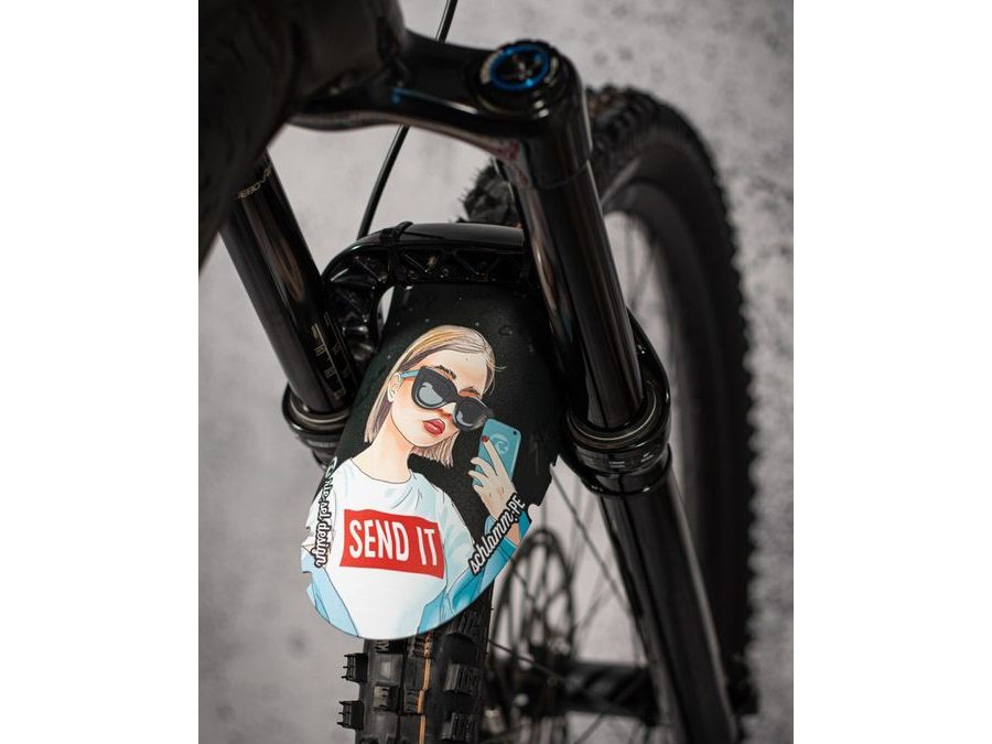 Blatník Riesel Schlamm:PE girl send it