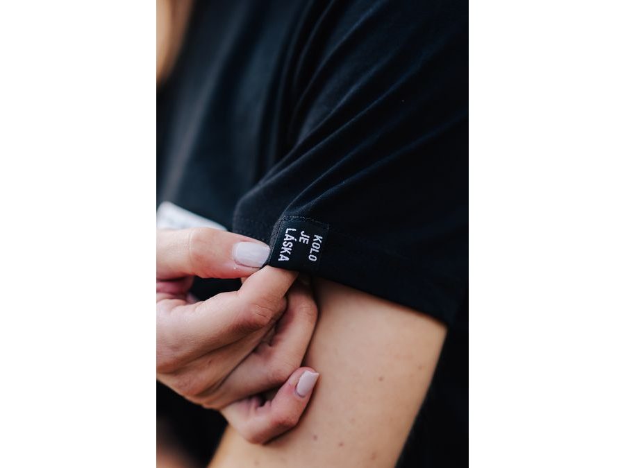 Tričko s krátkým rukávem Kolo je láska JES ŠAJNÍ UNI, černá