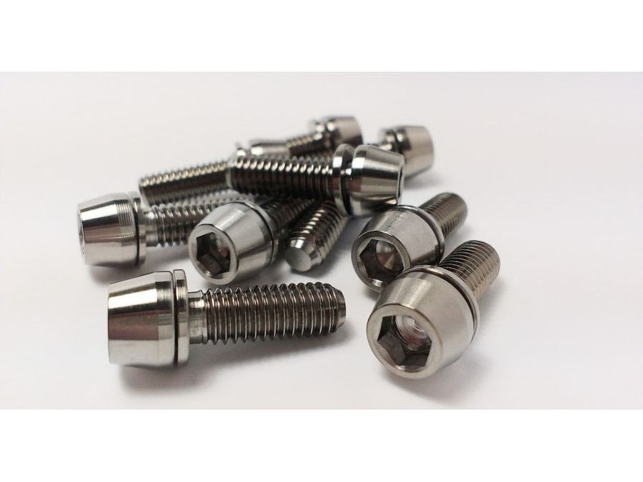 Titanový šroub M6X30