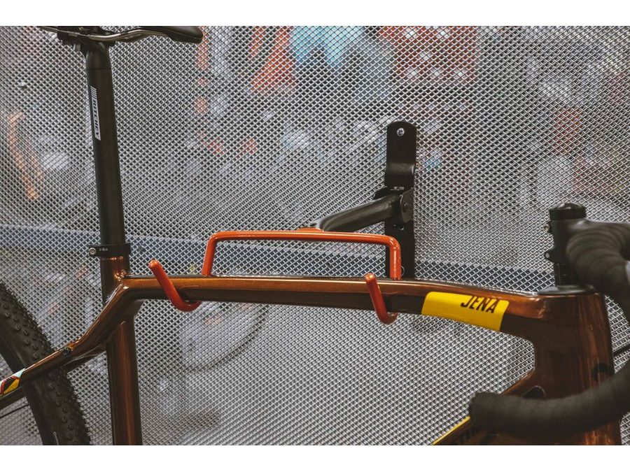 držák kola FORCE WALLIE na zeď pod rám sklopný,črn