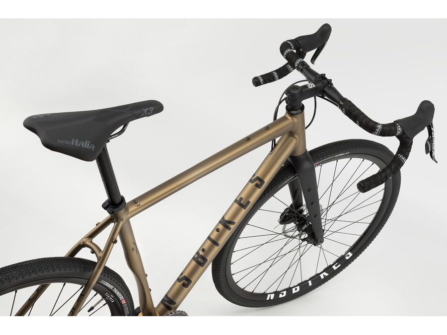 Gravel kolo NS Bikes RAG + 2 Olivová