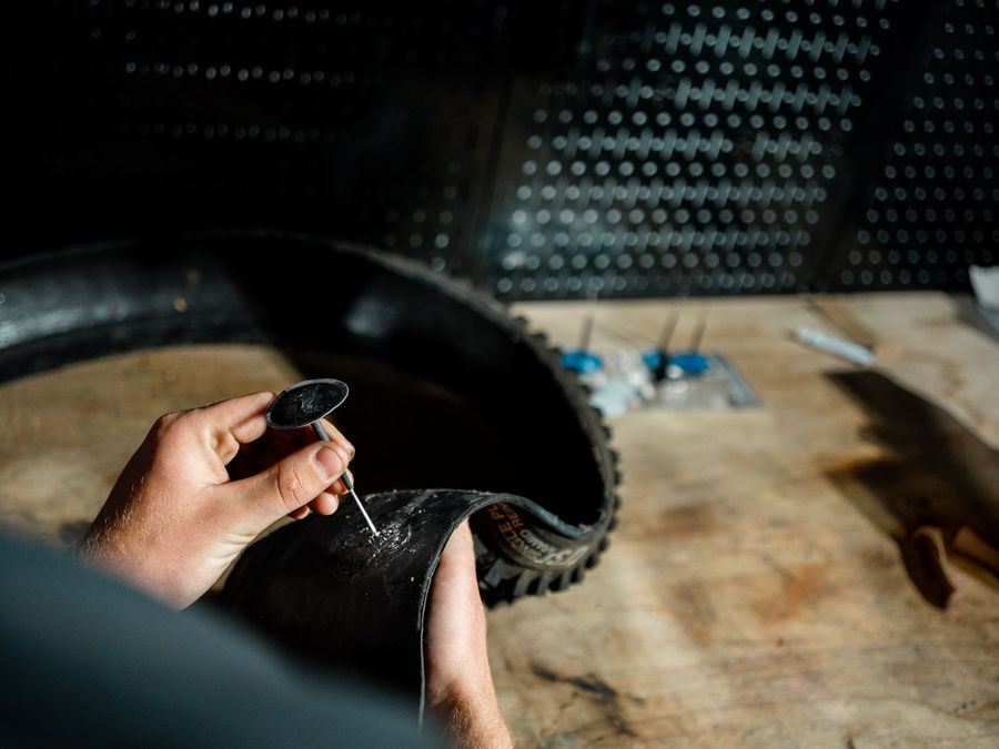 Sada pro opravu bezdušových plášťů LEZYNE TUBELESS PRO PLUGS BLACK