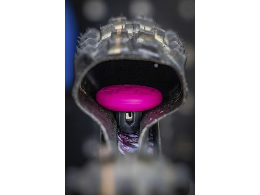 MUC-OFF TUBELESS TAG HOLDER & 44 MM VALVE KIT - Skrytý držák na lokátor s ventilkem 44 mm