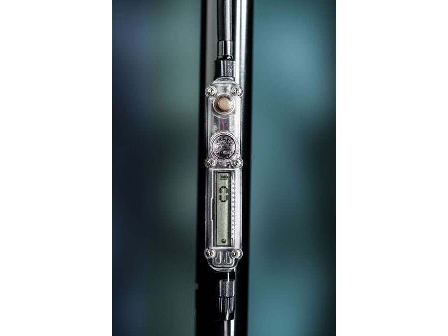 Dílenská hustilka LEZYNE PUMP FLOOR DIGITAL TRAVEL FLOOR DRIVE BLACK