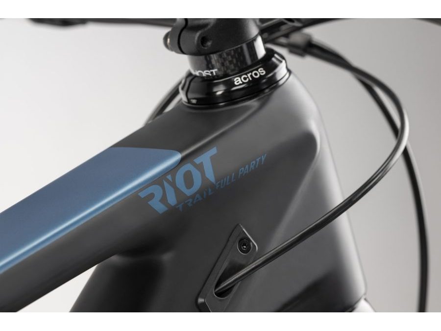Celoodpružené kolo GHOST Riot Trail CF 150/140 Full Party