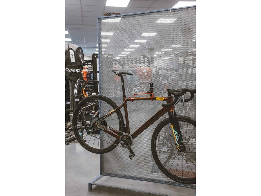 držák kola FORCE WALLIE na zeď pod rám sklopný,črn