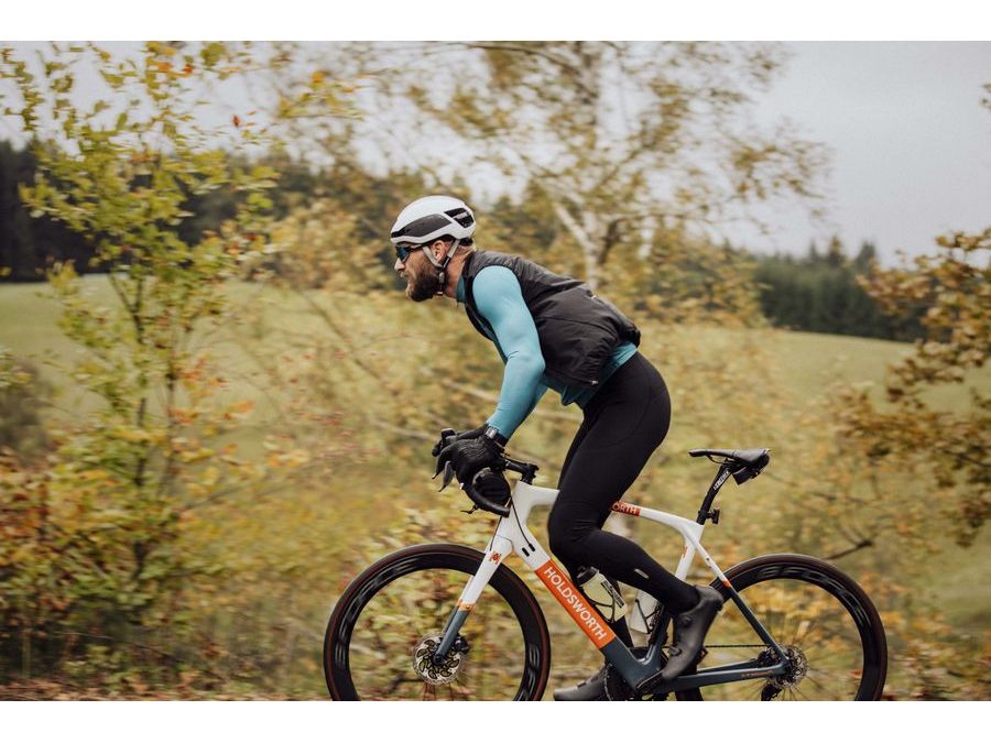 Vesta FORCE LASER, plná záda, černá