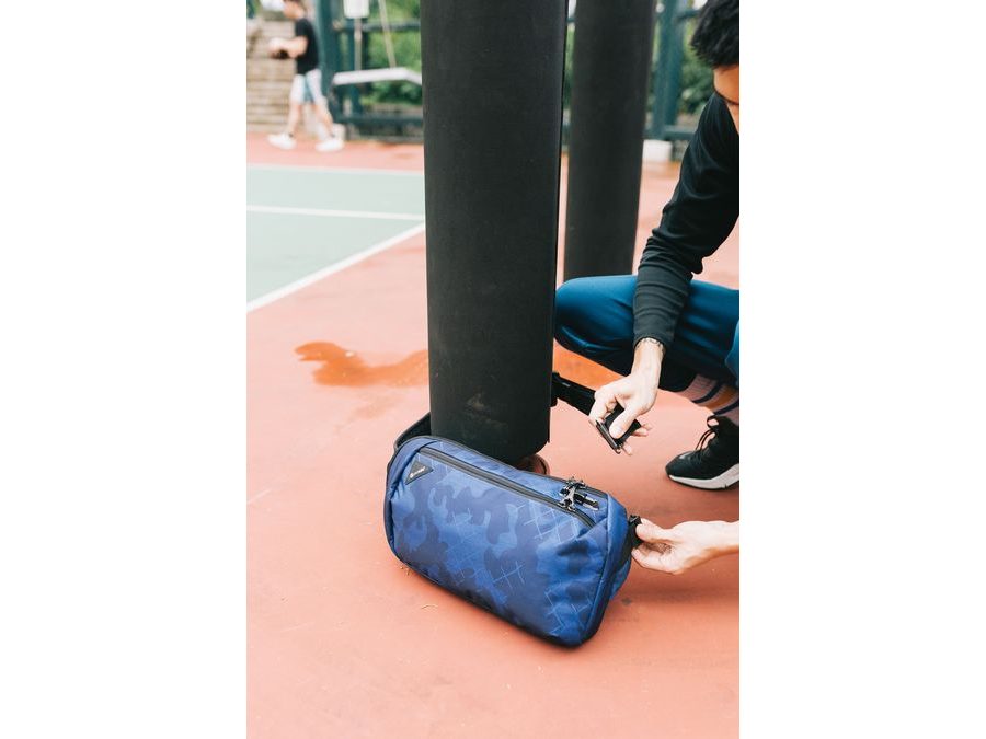 Ledvinka PACSAFE VIBE 325 SLING PACK jet black