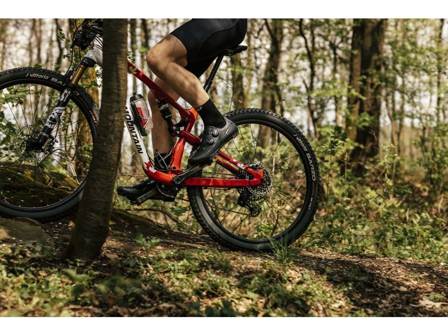 Tretry FORCE MTB REVOLT CARBON, černé