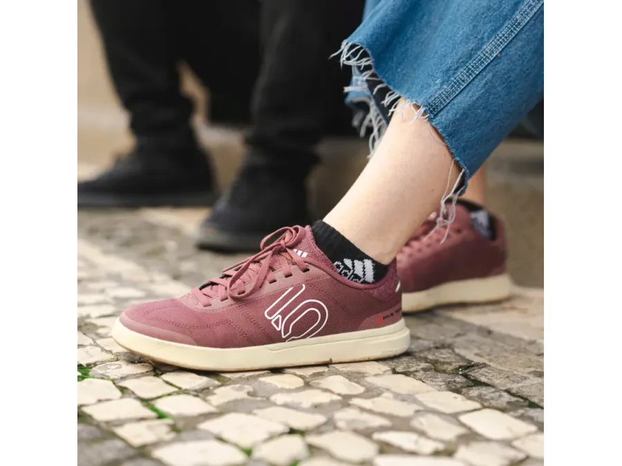 Boty dámské Five Ten SLEUTH DLX CANVAS MOUNTAIN BIKING Quiet Crimson