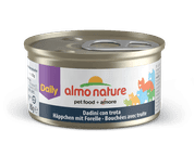 ALMO NATURE DAILY MENU WET CAT - KÚSKY SO PSTRUHOM 85G - KONZERVY PRE MAČKY