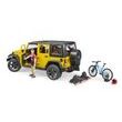 Bruder Jeep Wrangler Rubicon s cyklistou a kolem