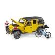 Bruder Jeep Wrangler Rubicon s cyklistou a kolem