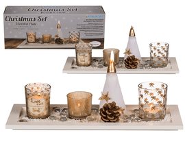 Vánoční sada svíček na bílém dřevěném tácu