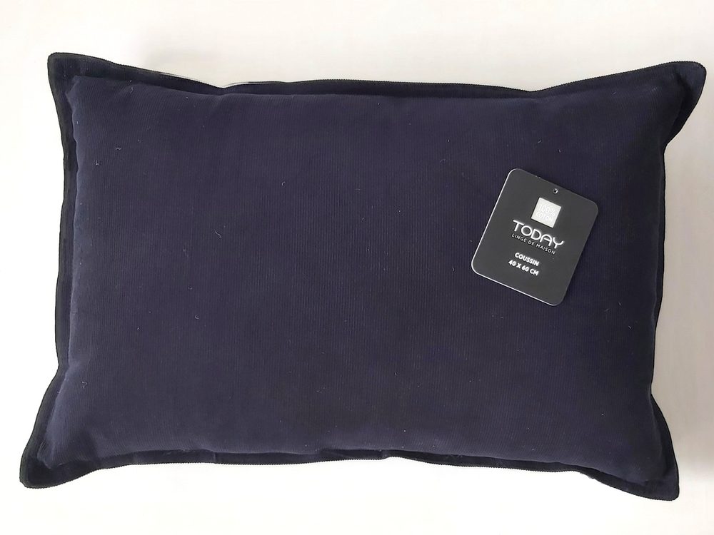 TODAY WINTER SPIRIT dekorační polštářek 40x60 cm tm. modrý