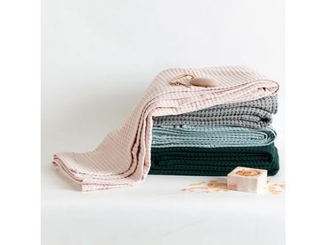 Vandyck Luxusný prehoz na posteľ Home Piqué waffle Earth green