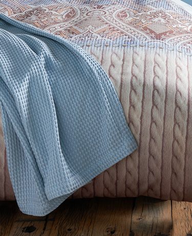 Vandyck Luxusný prehoz na postel' Home Piqué waffle China blue - sv. modrá