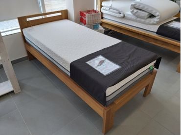 Dubová postel Mono Klasik 4 cm masiv rustik - olej Dark Oak