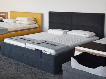 Čalúnená posteľ s úložným priestorom Slumberland BELFAST MISTRAL